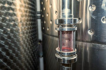 Before bottling, the wine is filtered using methods adapted to its style and structure to achieve clarity and stability.