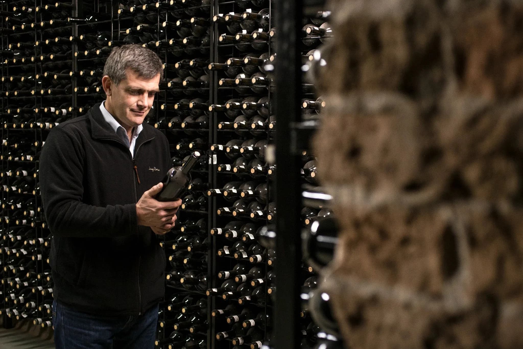 Luigi Bosca 酒窖內，釀酒師 Pablo Cúneo 以精準工藝與對風土的尊重，引領酒款成形。