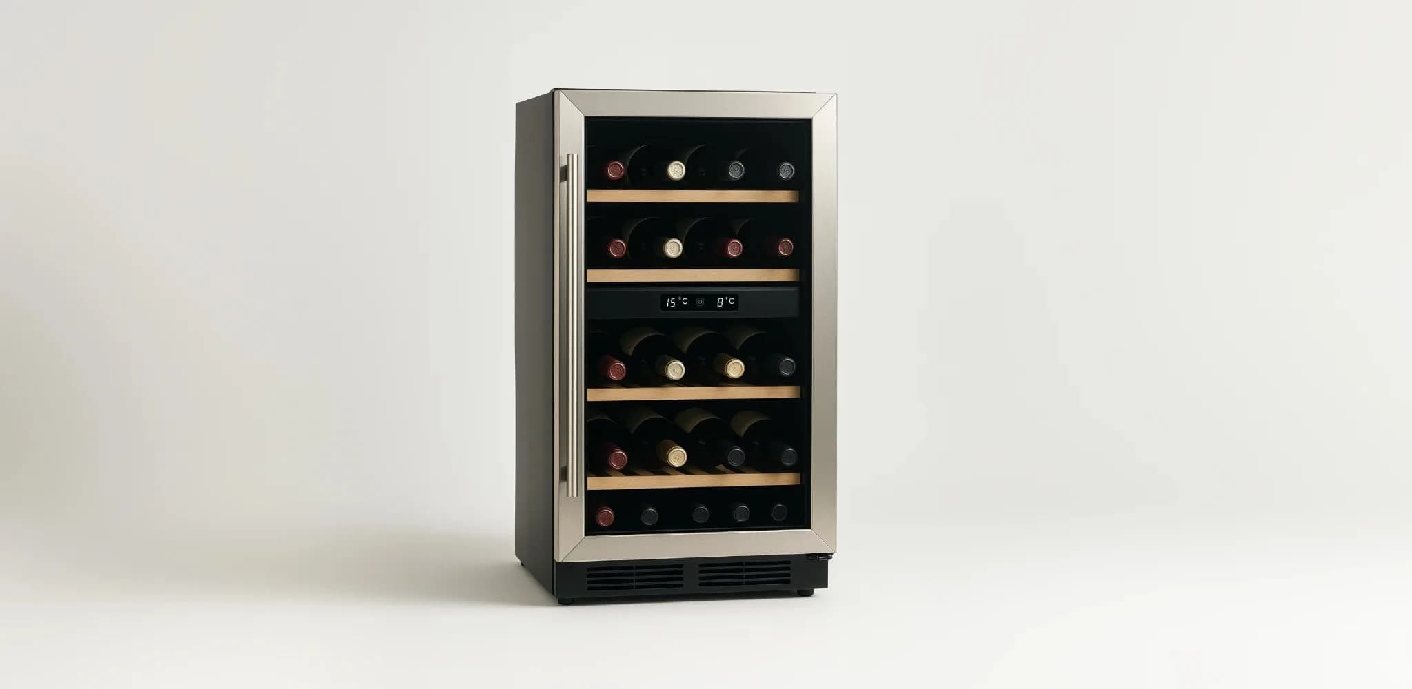 ワインセラーで飲み頃の温度を安定させ、熱、光、日々の温度変化からボトルを守りましょう。