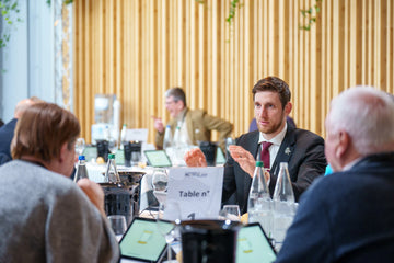Panels of international judges assess wines through blind tastings, applying shared technical criteria to evaluate balance, precision, and stylistic coherence across categories. Photo credits: © Bartosch Salmanski