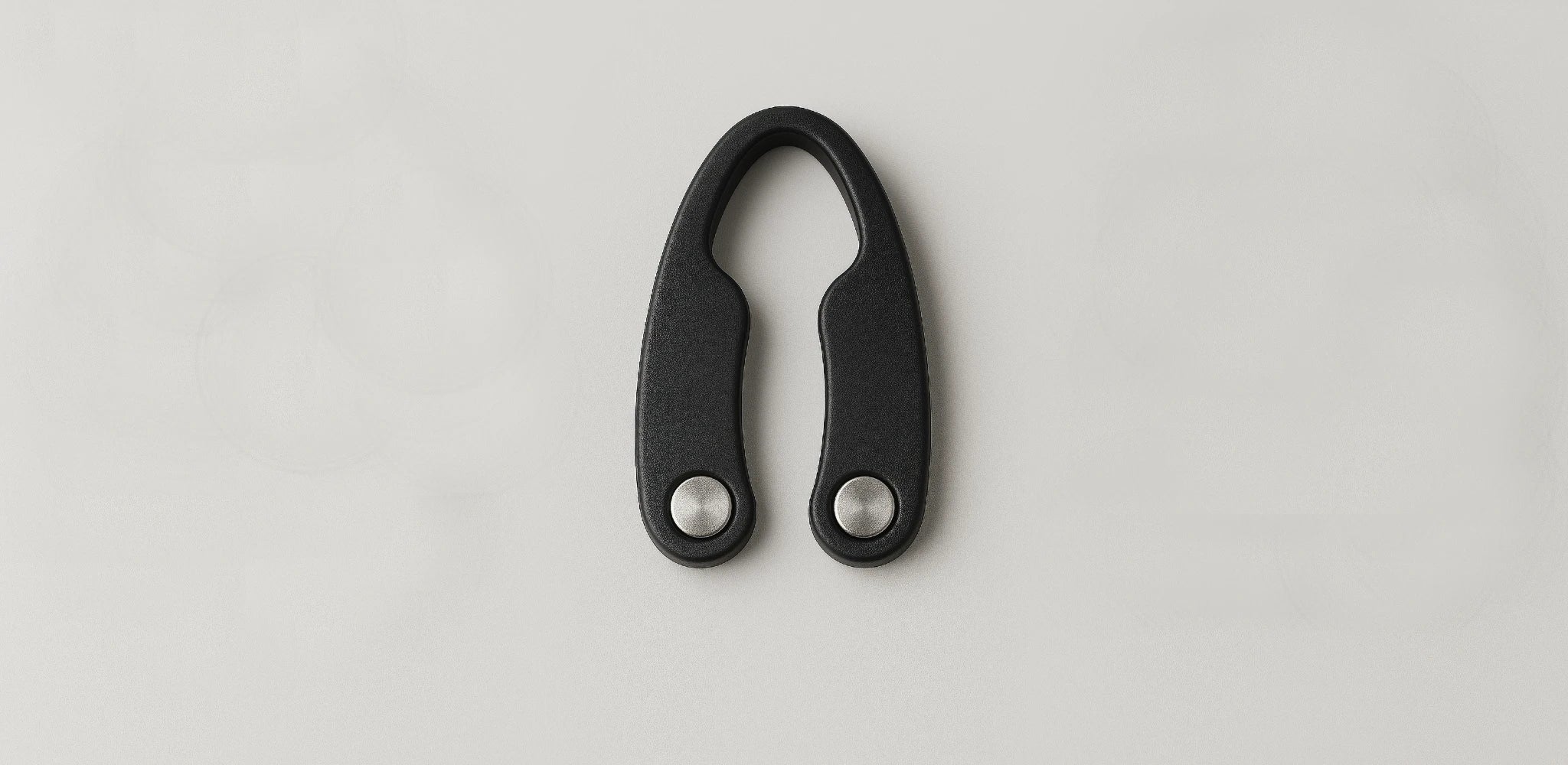 Place the foil cutter over the bottle’s neck, squeeze gently, and rotate to remove the capsule cleanly in one motion.