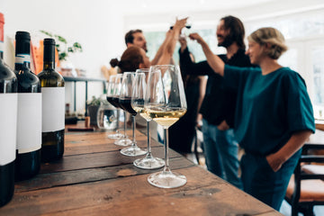 Begin by selecting a theme that links the wines meaningfully. It keeps the tasting focused and helps participants compare aromas, structure, and style with purpose.