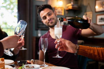 Skip extremes and choose friendly wines: sparkling for the first toast, fresh whites and rosé for wide appeal, and smooth, fruit-driven reds that keep every guest comfortable.